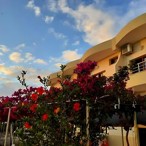 Hotel Sirena Radhimë